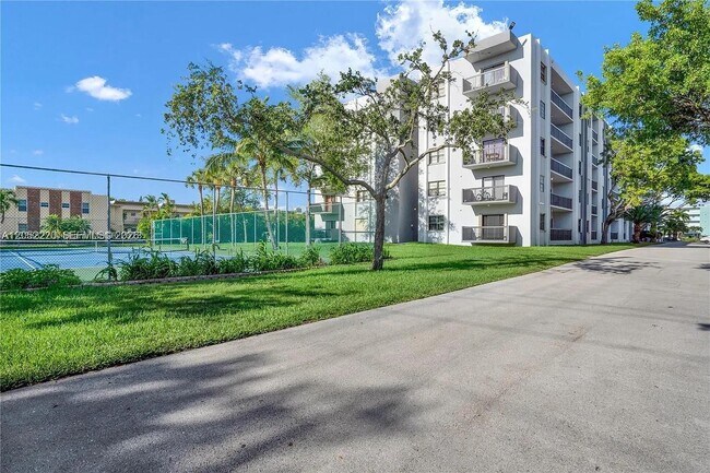 Foto del edificio - 1301 NE 7th St