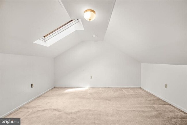 Building Photo - 200 Maplewood Dr