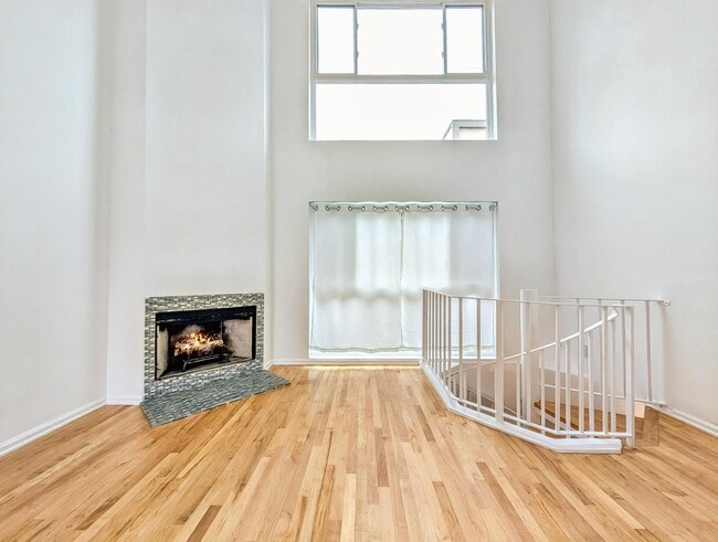 dining room with 3-story height ceilings - 14 Reef St