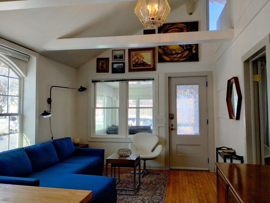 Primary Photo - 6621 W Adler St