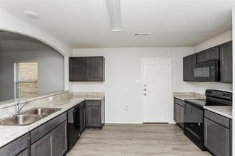 Building Photo - 3911 Job Dr