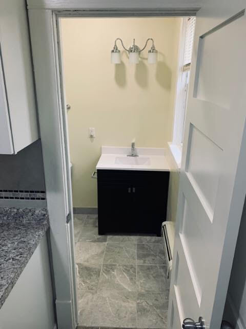 Building Photo - 904 W Dakota St