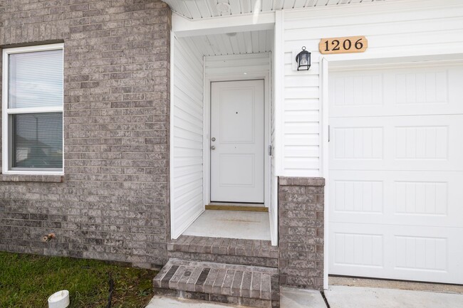 Building Photo - Newly built 3 bedroom duplex-Westbury Gard...