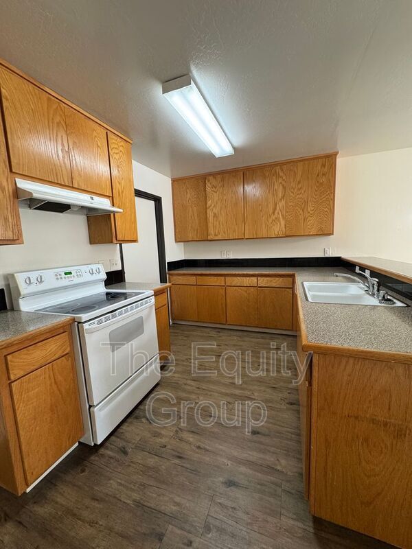 Foto del edificio - 443 N Park St