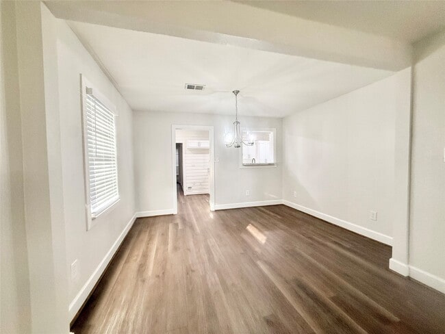 Building Photo - 137 Laurel St