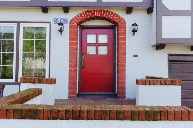 Foto del edificio - 3567 Redwood Rd