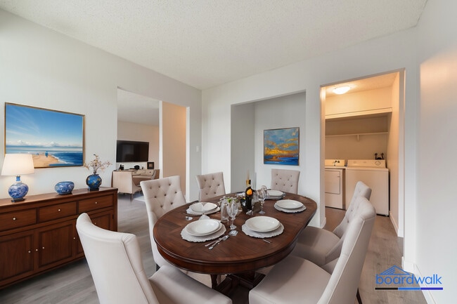 Building Photo - Garden Oaks