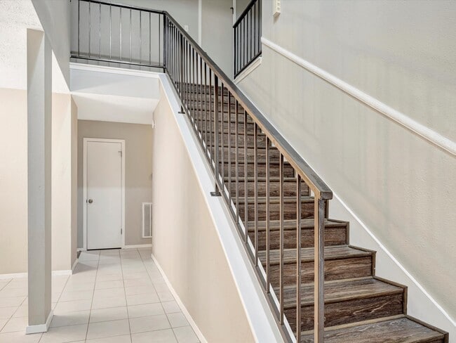 Building Photo - 2312 Meade Ct