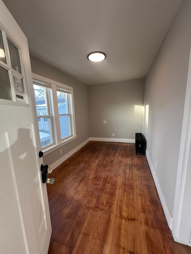 Building Photo - 54 Brook St