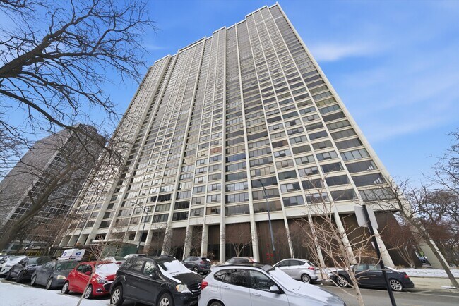 Building Photo - 2800 N Lake Shore Dr