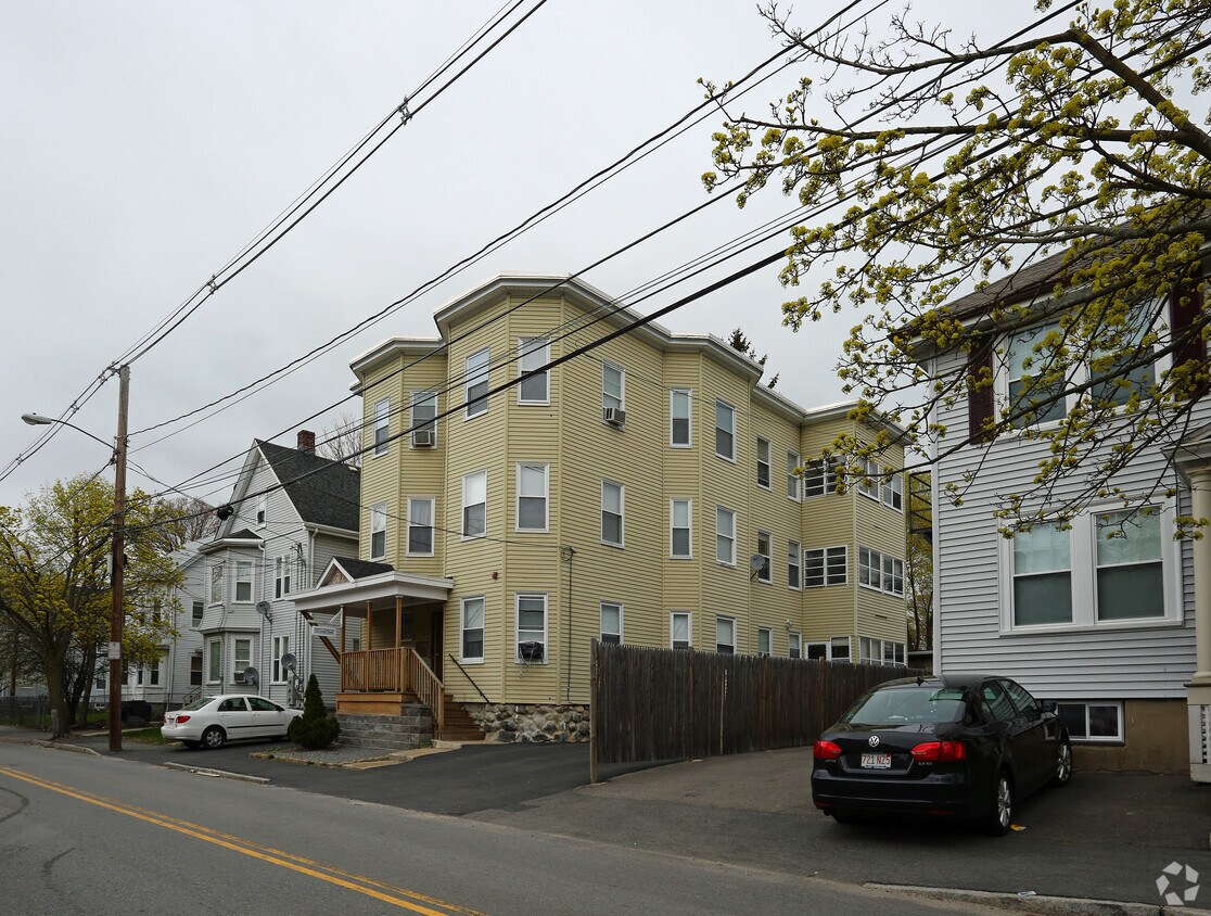 Primary Photo - 122 Lowell St