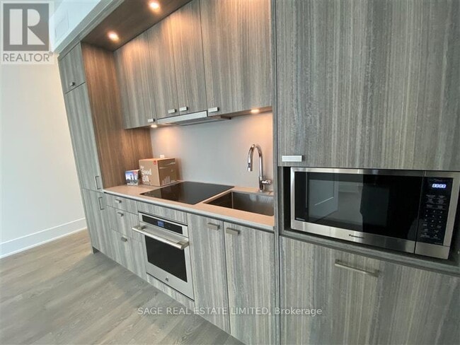 Photo du bâtiment - 470-1470 Front St W