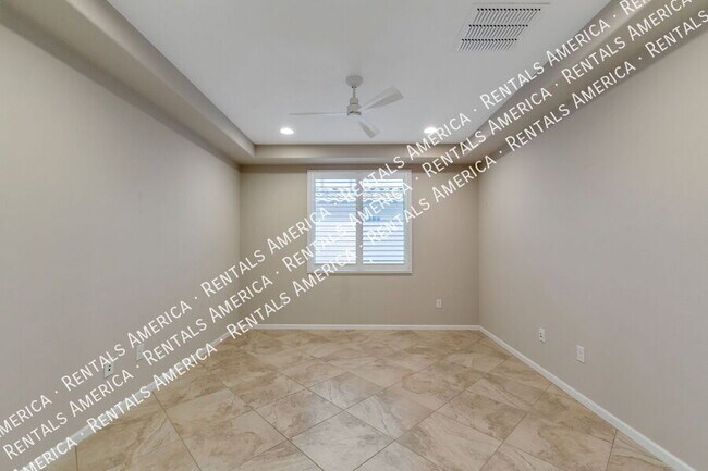 Foto del edificio - 7631 W Laurel Ln