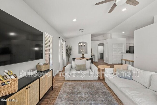 Building Photo - 3402 E Menadota Dr