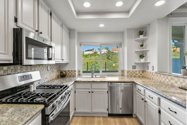 Building Photo - Furnished Beautiful 2 bedroom condo in Cos...