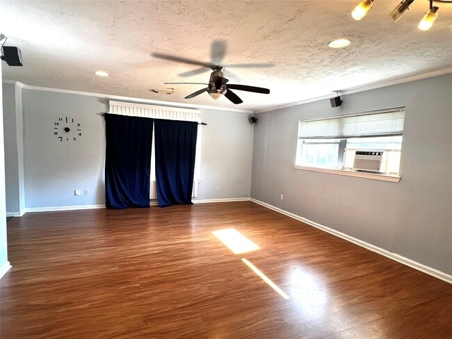 Foto del edificio - 15703 Jersey Dr