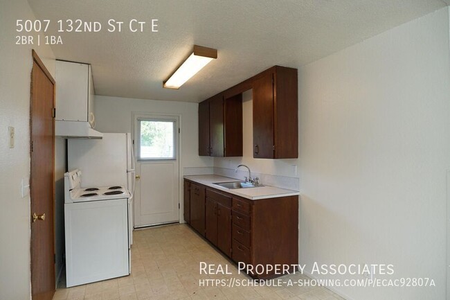 Building Photo - Spacious Two Bedroom Duplex Home with an A...