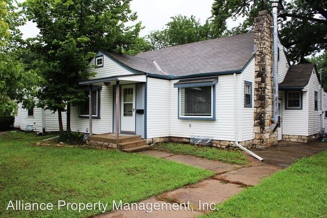 Building Photo - 723 Bertrand St