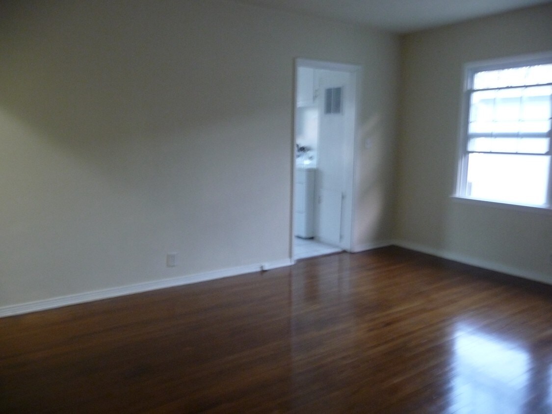 Primary Photo - 5410 Kinston Ave