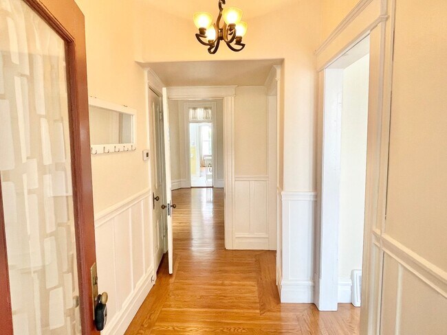 Foto del edificio - 3BR/2BA 1,877 SqFt  Condo! Laundry! Parkin...