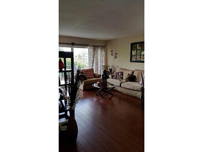 Foto del edificio - 7815 N Kendall Dr