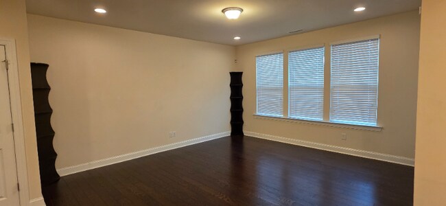 Building Photo - 1045 Benay Rd