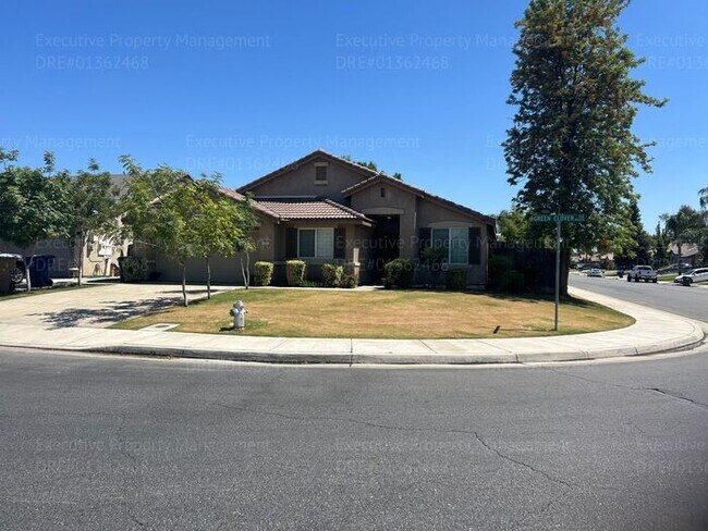 Building Photo - 3 bedroom/ 2 bathroom corner house
