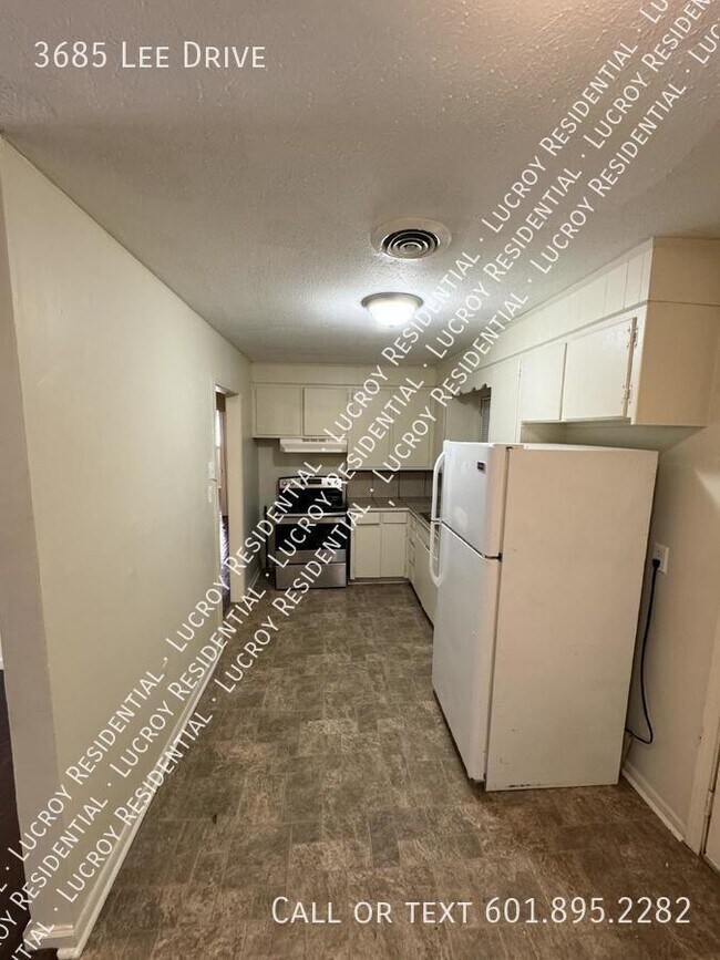 Foto del edificio - Charming 3 Bed, 1.5 Bath Home with Hardwoo...