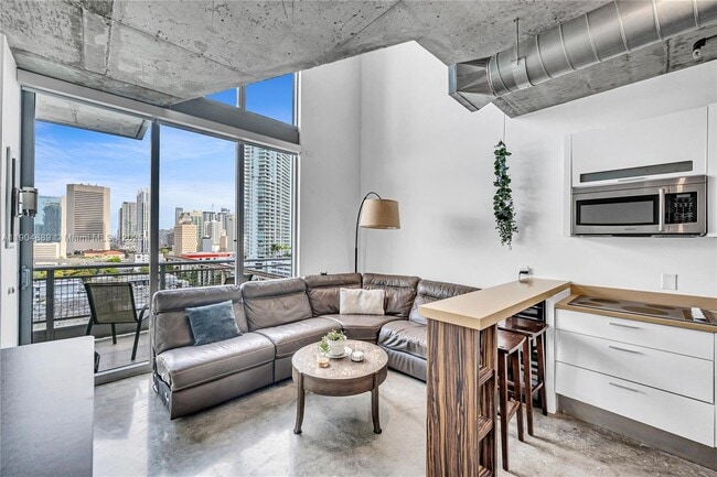 Foto del edificio - 690 SW 1st Ct