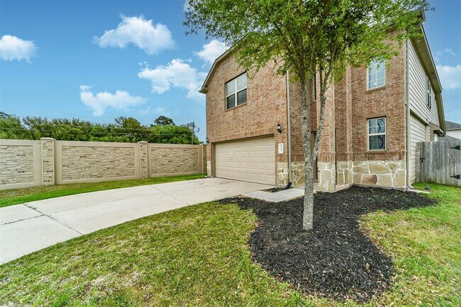 Building Photo - 16903 Devon Dogwood Trail