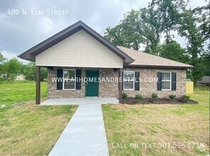 Building Photo - 400 N Elm St