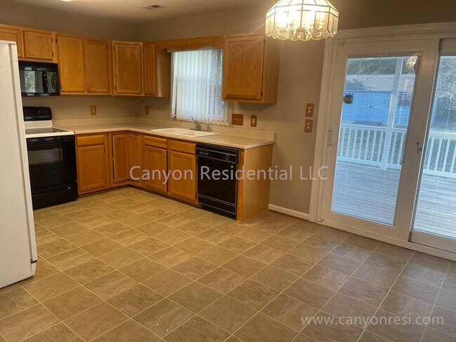 Foto del edificio - 204 Creeksedge Ct