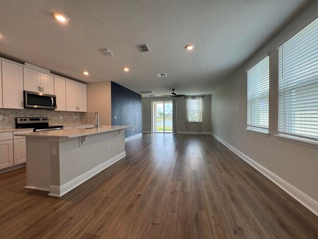 Building Photo - 4/2.5 in Links Terrace