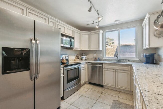 Building Photo - 4001 S Flanders Way