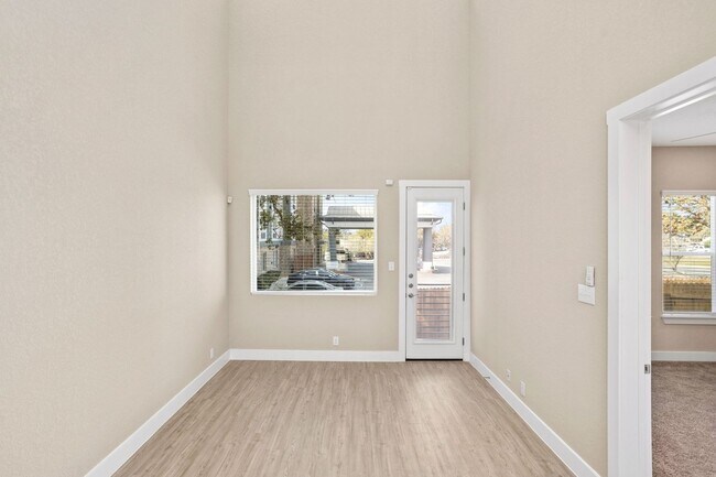 Building Photo - Gorgeous Luxury Townhome