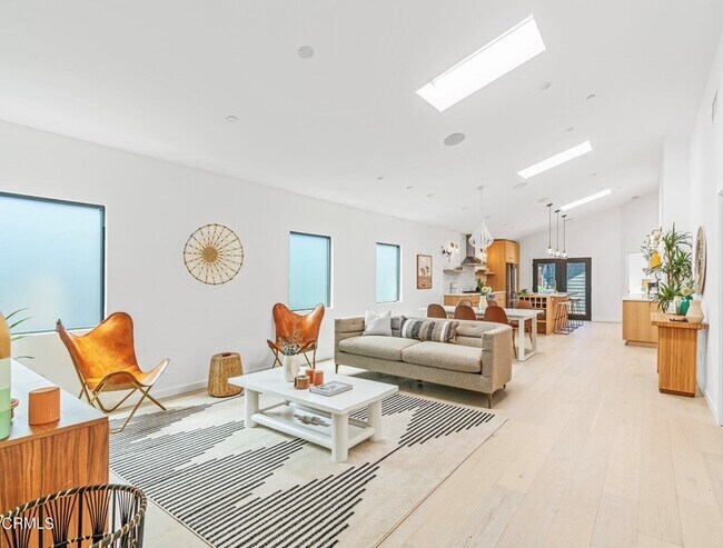 Building Photo - 5245 Hub St