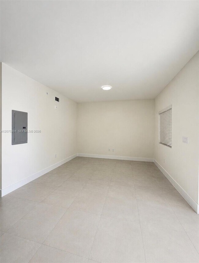 Foto del edificio - 310 E 7th St