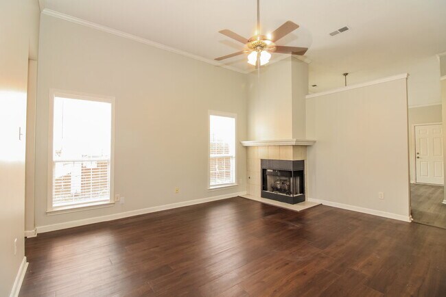 Building Photo - 8696 Eagle View Dr