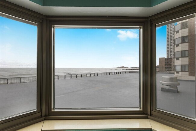 Foto del edificio - 7337 S South Shore Dr