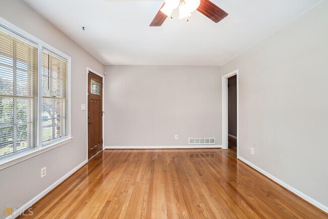 Foto del edificio - 3730 Marlborough Dr