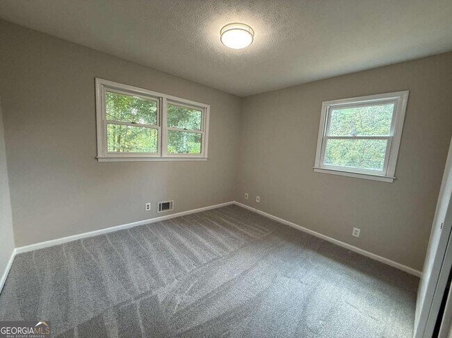 Foto del edificio - 3155 Oak Dr