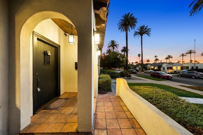 Foto del edificio - 2624 S Palm Grove Ave