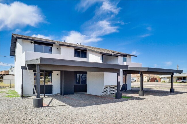 Foto del edificio - 644 Swan Dr