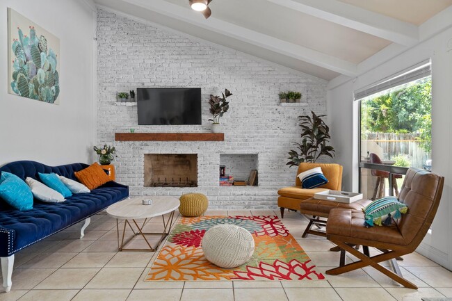 Building Photo - Fully Furnished Home Off of Gosford Rd and...