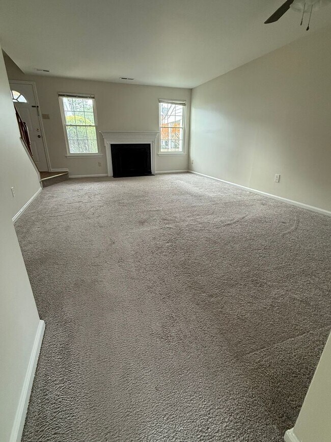 Foto del edificio - Newtown Townhome