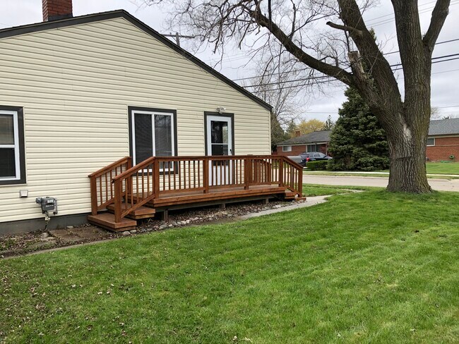 Building Photo - 14692 Chesterfield Ave