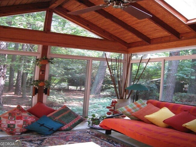 Foto del edificio - 170 Arrowood Ln