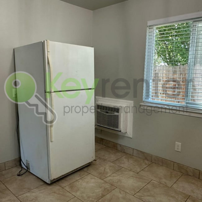 Foto del edificio - 5735 Falconer Way