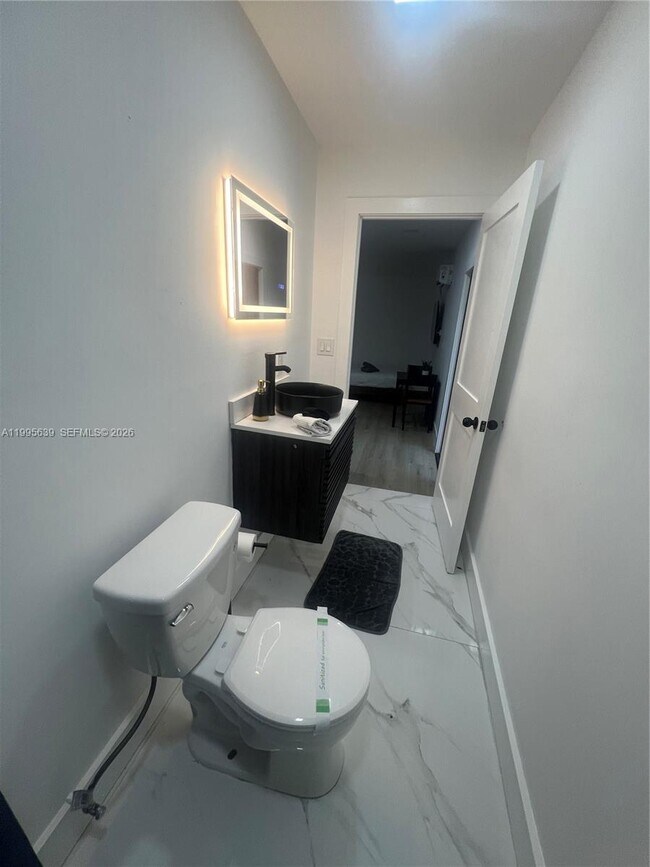 Foto del edificio - 2723 SW 13th St