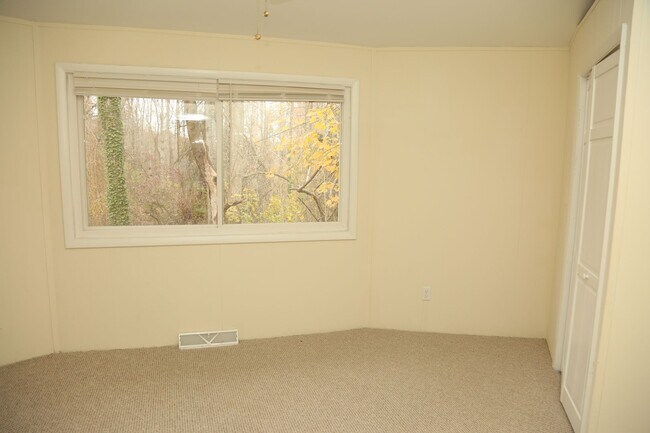 Building Photo - Unique Space For Lease - 3 Bedrooms